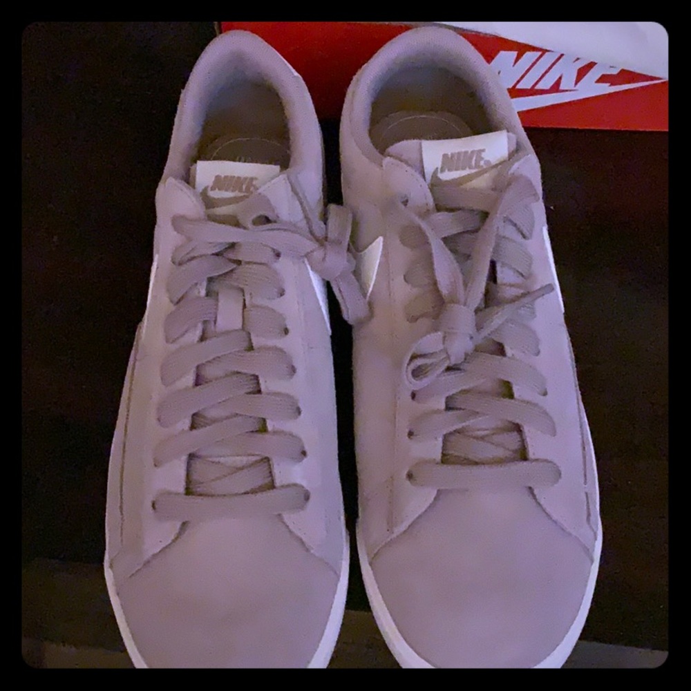 Nike Women’s W Blazer Low SD (taupe)